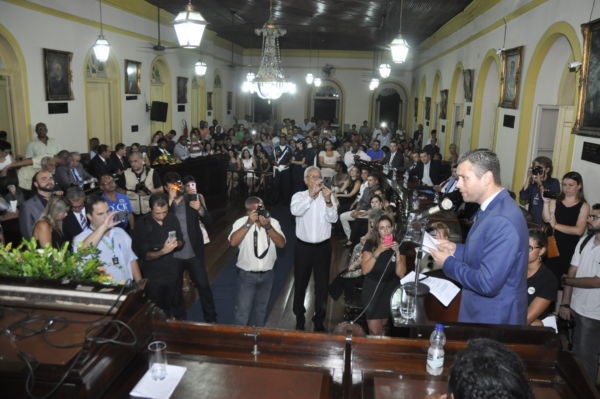 Discurso: Rodrigo fala durante cerimônia de posse no Palácio Barão de Guapy (Foto: Paulo Dimas)