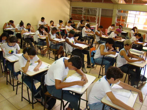 Em queda: Rede particular tenta conter evasão de alunos para rede pública de ensino (Foto: Divulgação)