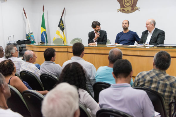 Encontro: Samuca fala a presidentes de associações de moradores no auditório da prefeitura