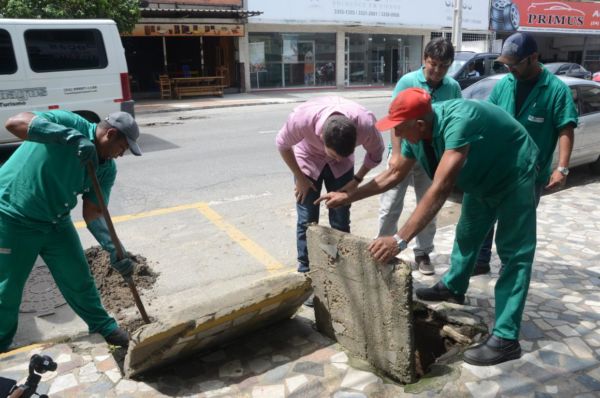 Ação: Prefeito Diogo Balieiro autorizou os trabalhos de desentupimento de bueiro e galerias pluviais (Foto: Divulgação PMR)