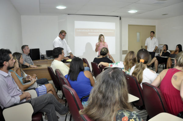 Márcia Cury está fazendo reuniões semanais com profissionais da Saúde (foto: Geraldo Gonçalves - PMVR)