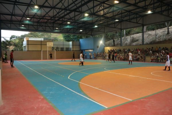 Espaço para o esporte: Inauguração contou com partidas de futsal feminino e masculino (Foto: Chico de Assis/PMBM)