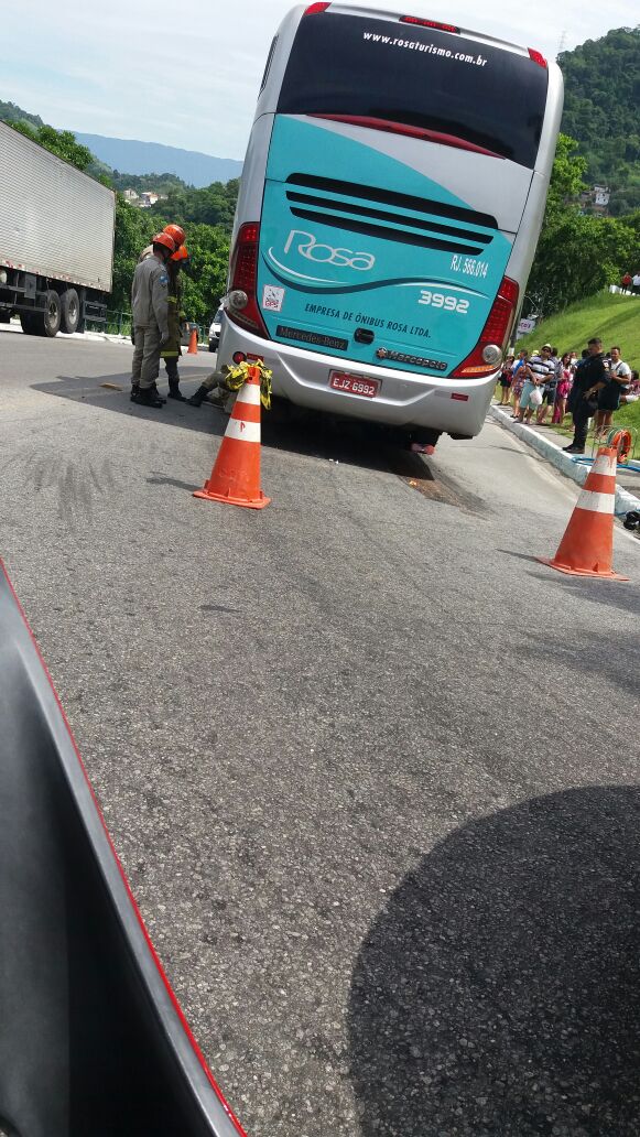 ônibus atropelou o ciclista na entrada de Angra dos Reis (foto: Enviada por WhatsApp)