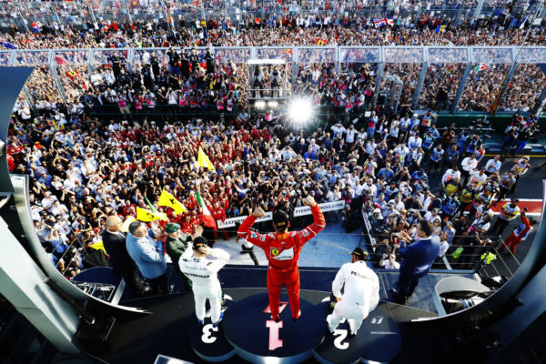 Pódio foi muito comemorado por Vettel na primeira corrida do ano