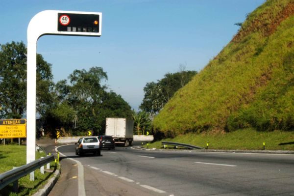 Em risco: Decisão de licitar concessão da Via Dutra pode atrasar duplicação da pista da Serra das Araras