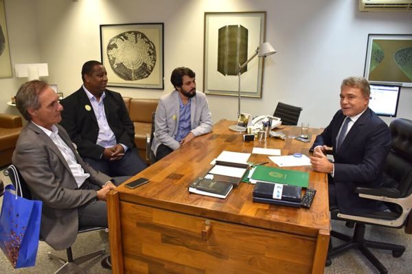 Parceria: Encontro com Álvaro Dias deixa Samuca confiante na possibilidade de obter recursos federais