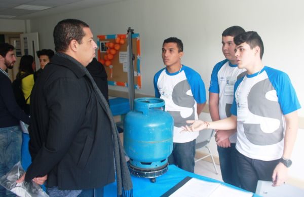 Projeto: Balança para certificação e controle do consumo de gás de cozinha vai concorrer com projetos desenvolvidos por estudantes de todo o país (Foto: Carlos Felipe de Araújo)