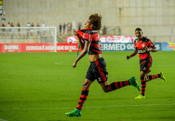 Salvador: Willian Arão marcou o gol de empate já nos minutos finais da partida no Espírito Santo  (Foto: Staff Images/ Flamengo)