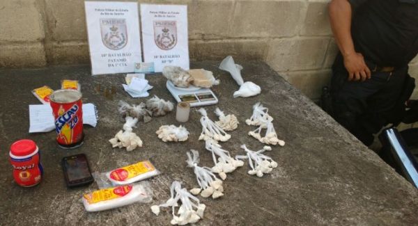 Material foi apreendido na casa das suspeitas em Barra do Piraí (foto: Cedida pela PM)