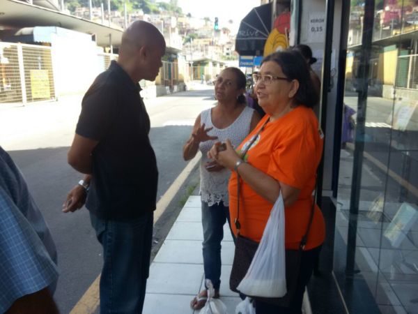 Nas ruas: Washington Uchôa conversa com usuários sobre horários dos ônibus