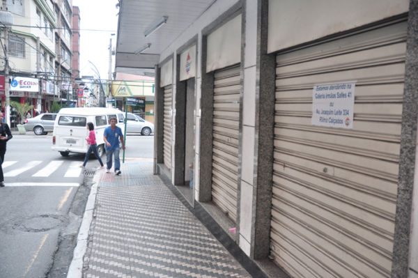 Logas de comercio fechadas em BM Paulo dimas (24)