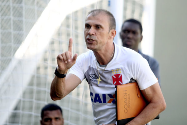 Raça: Milton Mendes coloca em campo time mais jovem e veloz para tentar bater o Fluminense