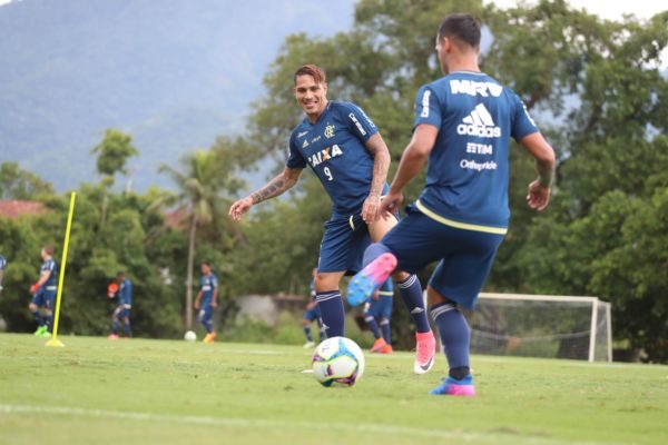 Lança: Paolo Guerrero é a esperança de gols diante dos argentinos em jogo que vale a vaga
