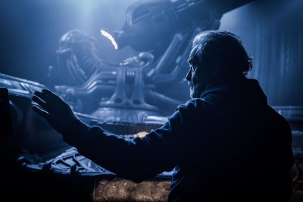 Pessimista: Ridley Scott no cenário do ‘Alien: Covenant’ 