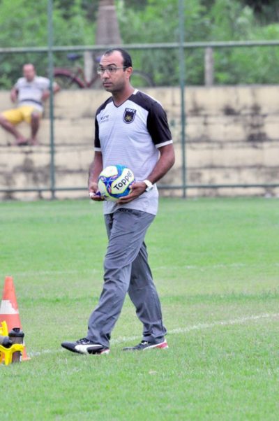 Prepara: Felipe Surian tem tempo para armar a equipe antes de jogo complicado