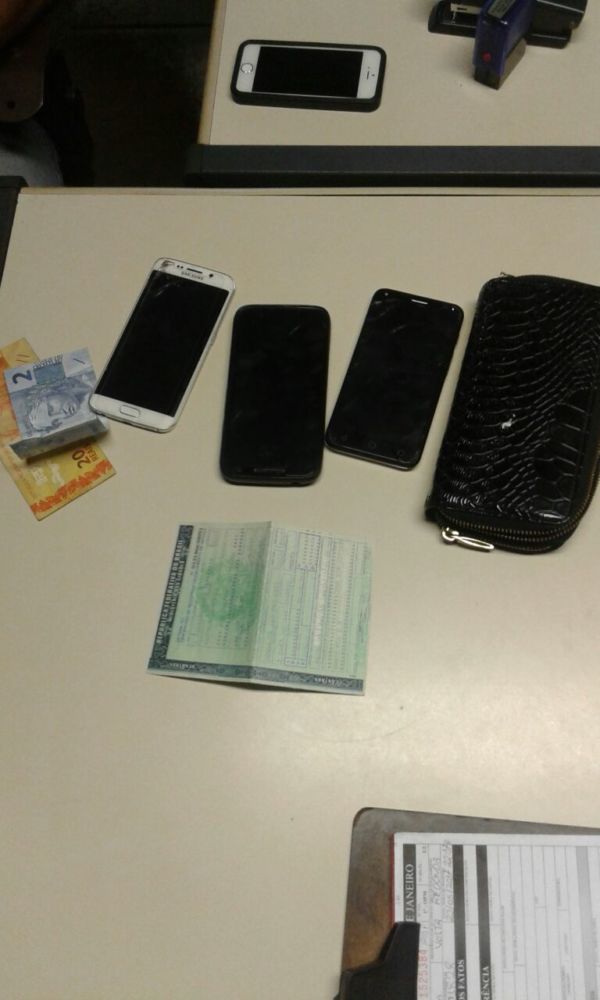 ladrões roubava celulares de vítimas na Amaral Peixoto e Vila Santa Cecília, em Volta Redonda (foto: Cedida pela PM)