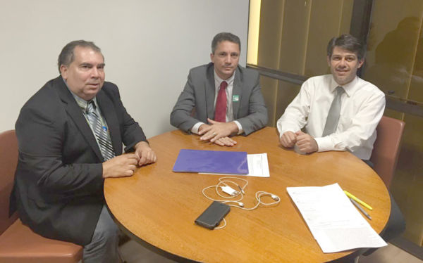  Reunião: O deputado federal Alexandre Serfiotis, o prefeito de Sapucaia Fabrício Baião e o assessor Francisco Chagas 