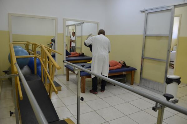 Tratamento e recuperação: Centro conta com salas destinadas a avaliações e ginásio de cinesioterapia (Foto: Mariana Netto/Ascom PMPR)