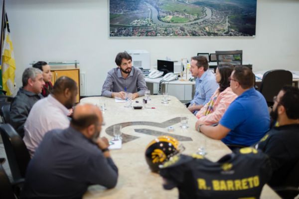 Cidade do esporte: Durante reunião ficou acordado que prefeitura irá promover ações para ajudar no incentivo ao futebol americano em Volta Redonda (Foto: Gabriel Borges / Secom VR)