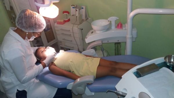 De perto: Dentista Rodrigues chama atenção para os cuidados com a saúde bucal das crianças (Foto: Arquivo Pessoal)