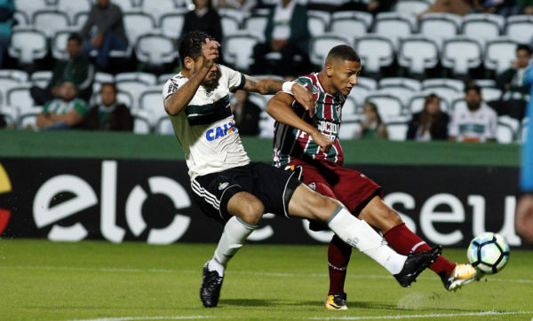 Joia tricolor: Richarlison acertou um bonito chute, abrindo o placar para o Fluminense (Foto: Nelson Perez/Fluminense F.C.)