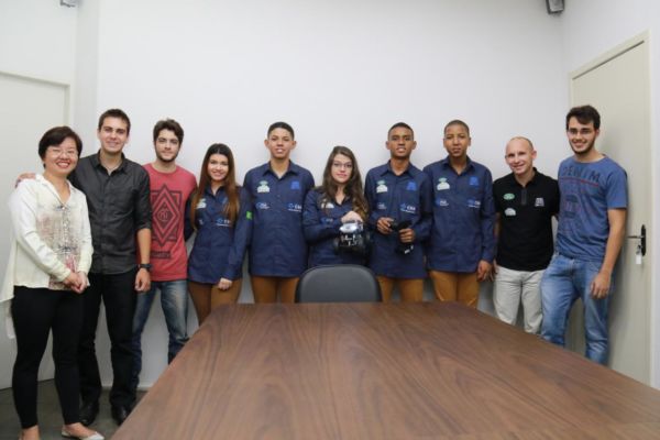 Apoio: Jovens contaram com a parceria do professor Luciano de Azedias e acadêmicos do UniFOA (Foto: Divulgação/UniFOA)