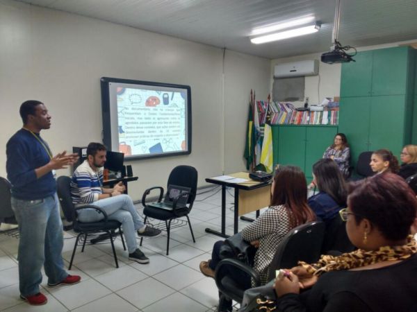 Na escola: Capacitação com diretores e orientadores educacionais debate diversidade e combate à LGBTfobia (Foto: Divulgação/Secom VR)