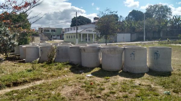 Em parceria com o Estado: Manilhas já chegaram ao bairro e serviço deve começar nas próximas semanas (Foto: Divulgação/Ascom PMQ)