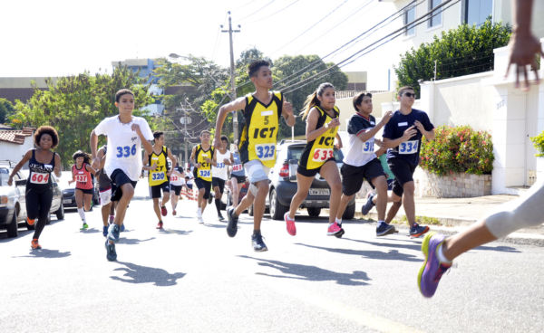 Jogos: Cerca de 400 alunos participaram das disputas da corrida rústica e queimada (Foto: Geraldo Gonçalves/SecomVR)