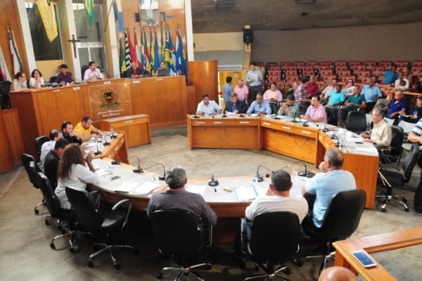 Decidido: Vereadores de Volta Redonda aprovam contribuição para cobrir gastos com iluminação pública