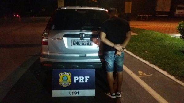 O condutor ao ser parado ficou nervoso e levantou a suspeita dos policiais (Foto: Cedida pela PRF)