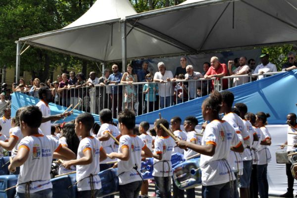 Envolvidos: Diversas instituições como secretarias, escolas, Guarda Municipal, Corpo de Bombeiros e Tiro de Guerra participaram do desfile (Foto: Paulo Dimas)