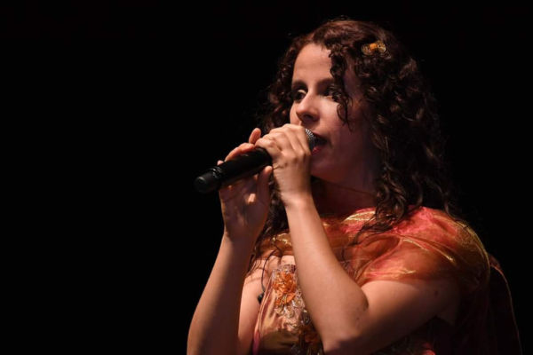 Festival: Sara passou uma semana na cidade de Mersin, na Turquia, para um show em grande estilo com a orquestra Tarik Sezer