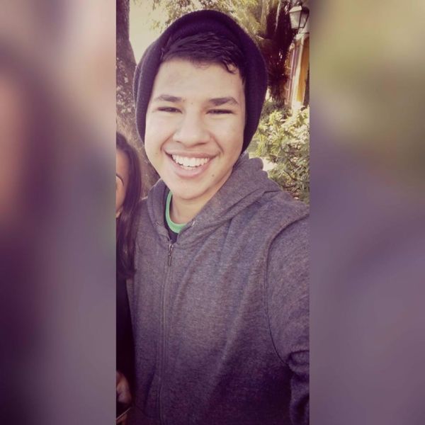 Fatal: Tovick Coelho tinha 16 anos e foi atingido por uma bala perdida após conflito entre policiais e bandidos no Centro de Paraty (Foto: Reprodução Facebook)