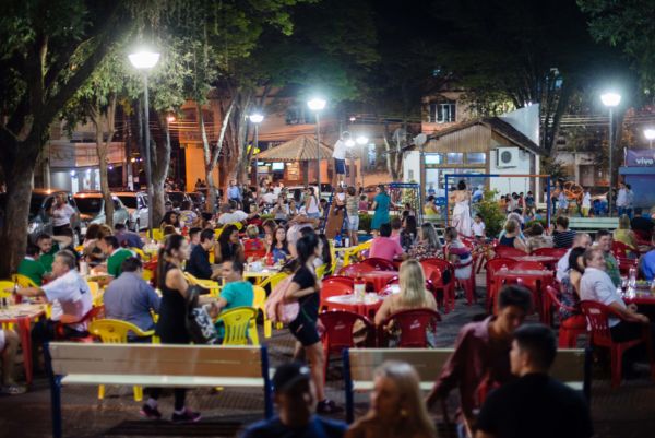  Lazer e diversão para todas as idades: Praça da Colina, no bairro São Geraldo, fica lotada durante os fins de semana (foto: Gabriel Borges) 