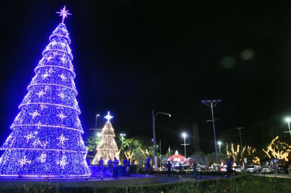Inaugurada: Decoração natalina na Vila Santa Cecília atrai moradores de Volta Redonda (Foto: Geraldo Gonçalves)