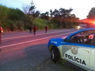 Policiais fazem barreiras em VR e BM, para evitar entrada de bandidos de Angra dos Reis
