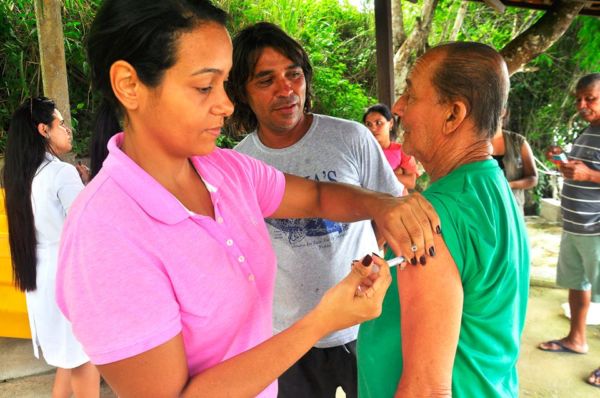 Intensificada: Após morte na Ilha Grande, campanha de vacinação foi reforçada em Angra dos Reis (Foto: Divulgação/PMAR) 