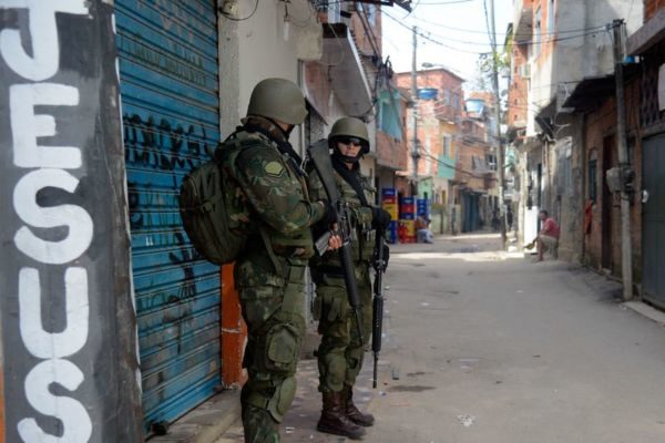 Rio de Janeiro - Fuzileiros Navais participam de operação na favela Kelson's, zona norte da cidade (Fernando Frazão/Agência Brasil)