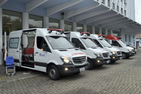 Novas: Uma ambulância atenderá o Samu e as outras três serão da Central de Ambulâncias