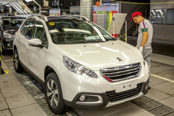 De série: Modelos da Peugeot e da Citroën saem de fábrica com motor produzido em Porto Real