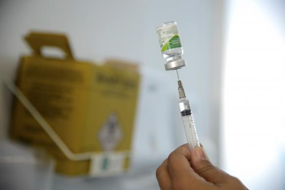 Vacina contra a gripe passa a ser ofertada a partir de terça, 24 (crédito AB)