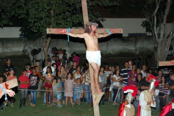 Espet Culo A Paix O De Cristo Encenado Em Barra Mansa Di Rio Do Vale