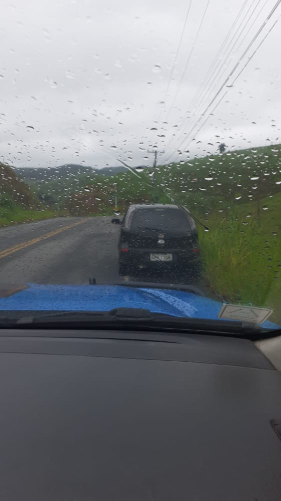 Carro Foi Localizado Abandonado Na Estrada De Vargem Alegre Foto Pm