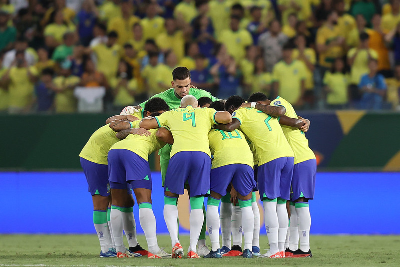 Brasil perde para Argentina e cai pra sexto na classificação das  Eliminatórias